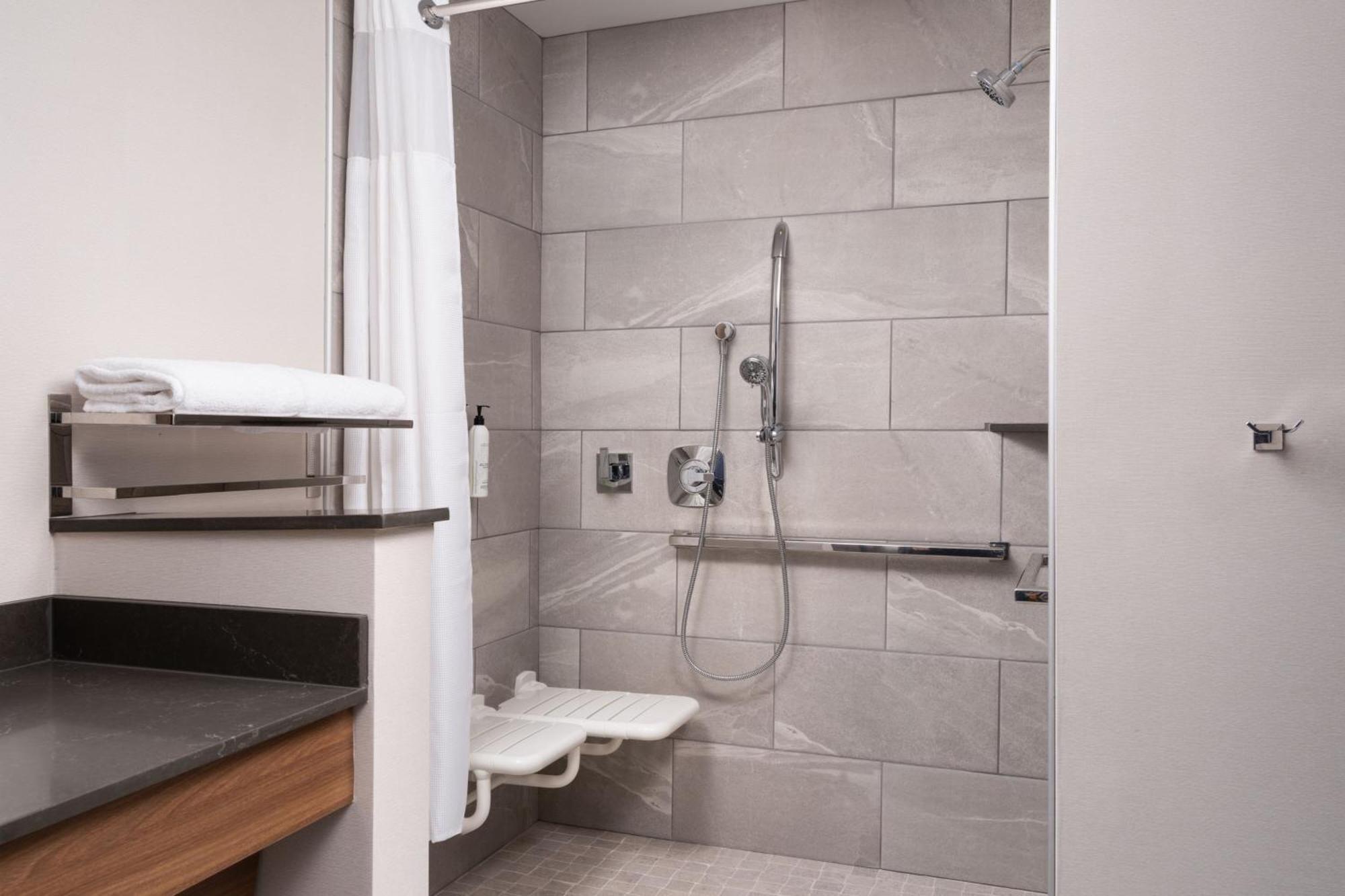 Fairfield By Marriott Inn & Suites 웨이크로스 외부 사진