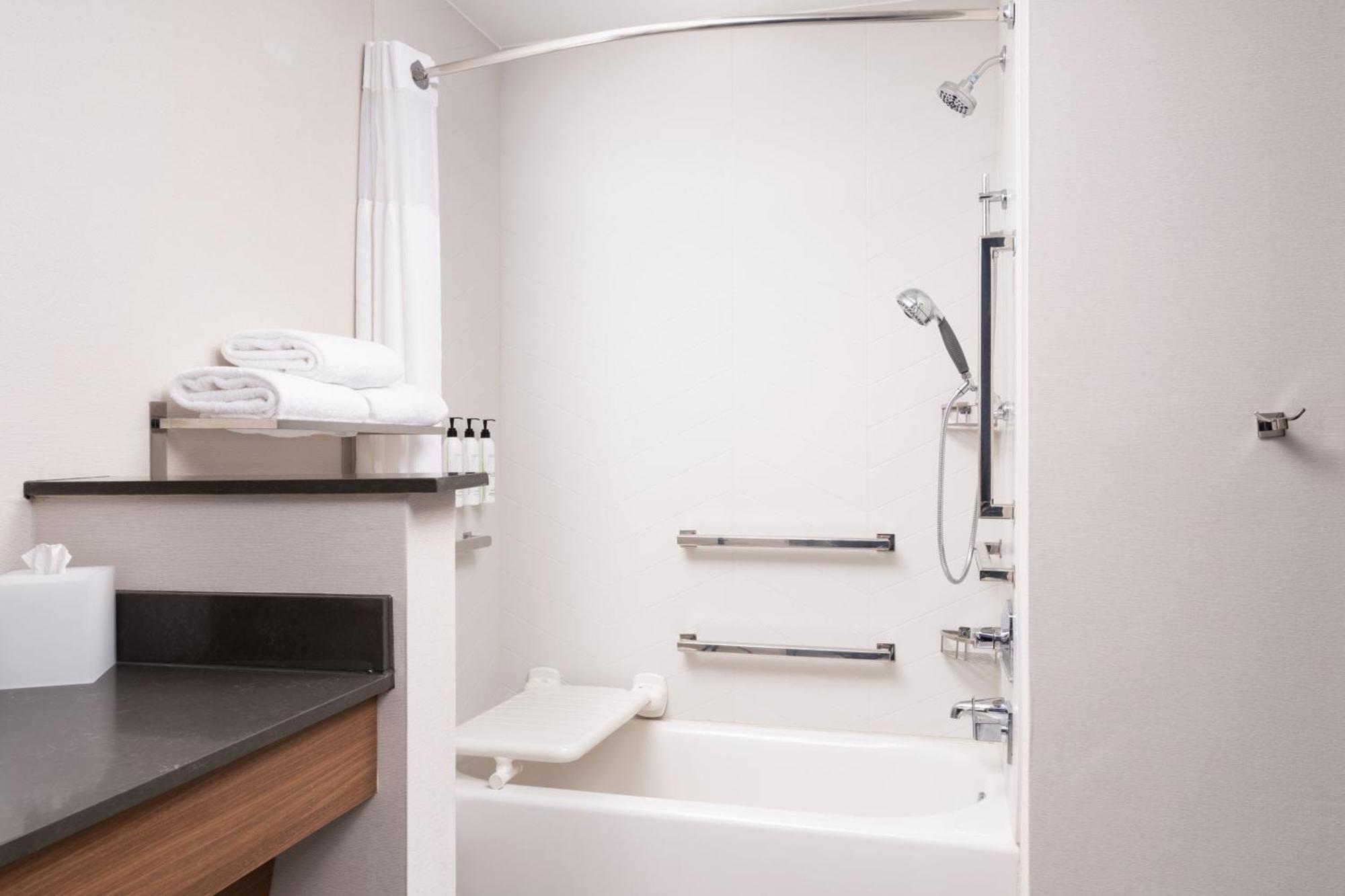 Fairfield By Marriott Inn & Suites 웨이크로스 외부 사진